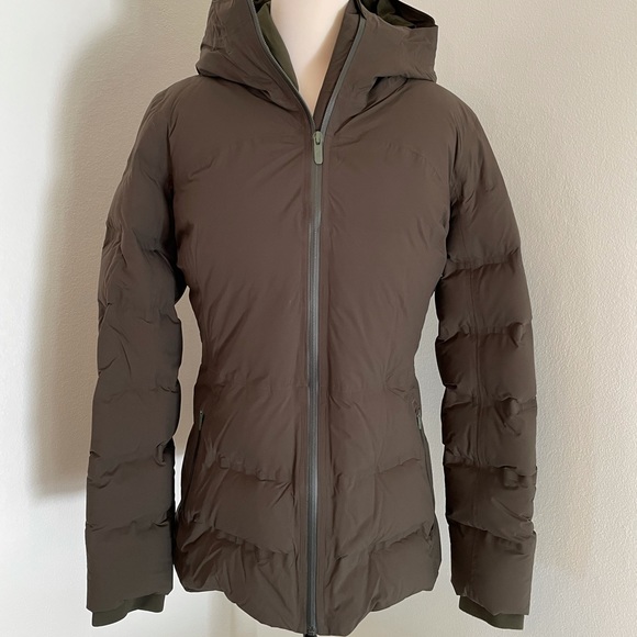 lululemon athletica Jackets & Blazers - Lululemon wonder puff dark olive jacket